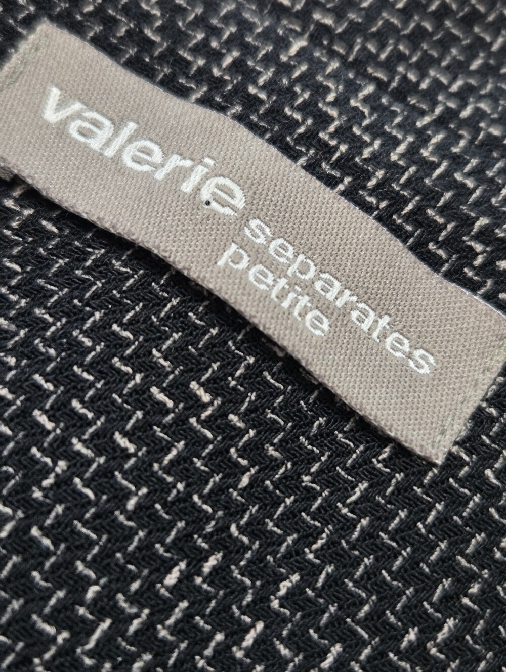 Valerie Separates Blazer. - Picture 4 of 9